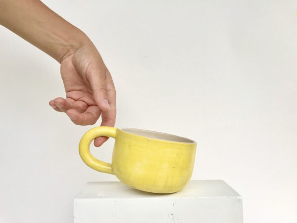 Knallgelbe Henkeltasse